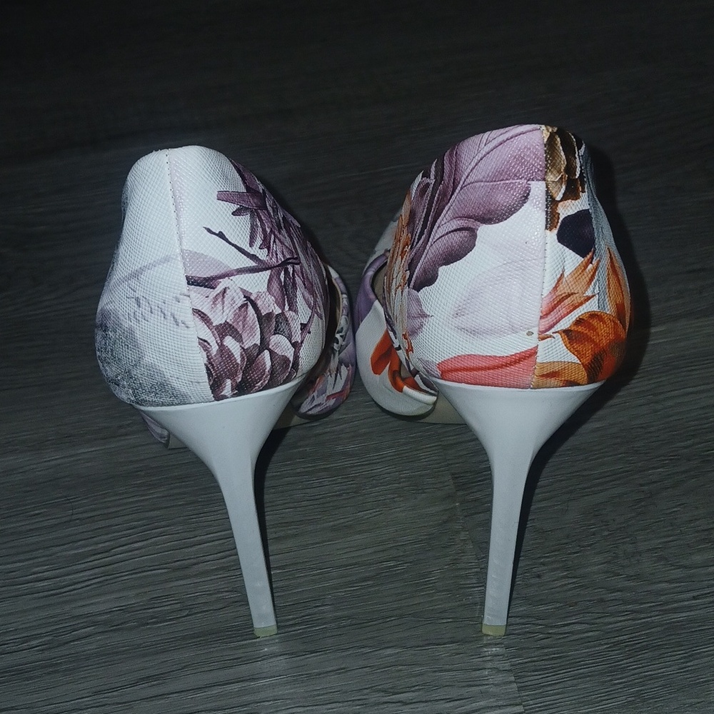 JustFab Monika Floral Stiletto Heels Watercolor Pointed Toe Pumps Sz 7.5 NWOT - Picture 4 of 9